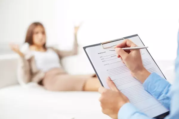 oman-talking-her-psychologist