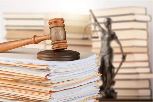 judge-hammer-documents-room-background-bokeh-background