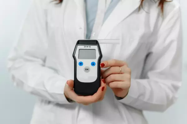 breathalyzer-hands-physician-closeup